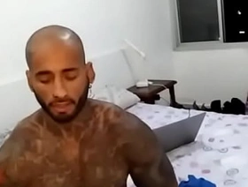 CARA HETERO SE EXIBINDO NA CAMERA