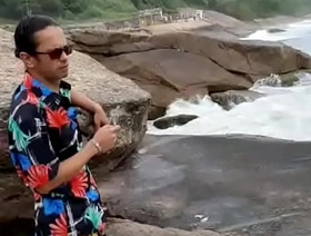 No Arpoador Rj admirando a visual entre a maresia do mar